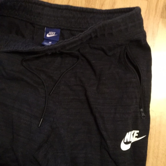 Nike joggers - Picture 3 of 3